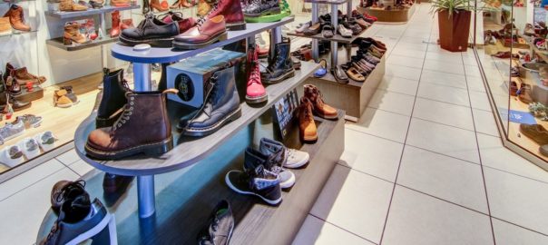 Modèles chaussures dans une des boutiques Xabel